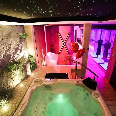 Les Secrets Rooms - Bonneval - Love Room - Spa Et Hammam Privatif Luaran gambar