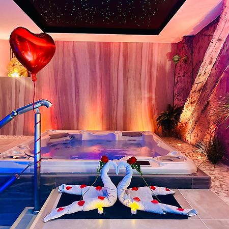 Les Secrets Rooms - Bonneval - Love Room - Spa Et Hammam Privatif Luaran gambar