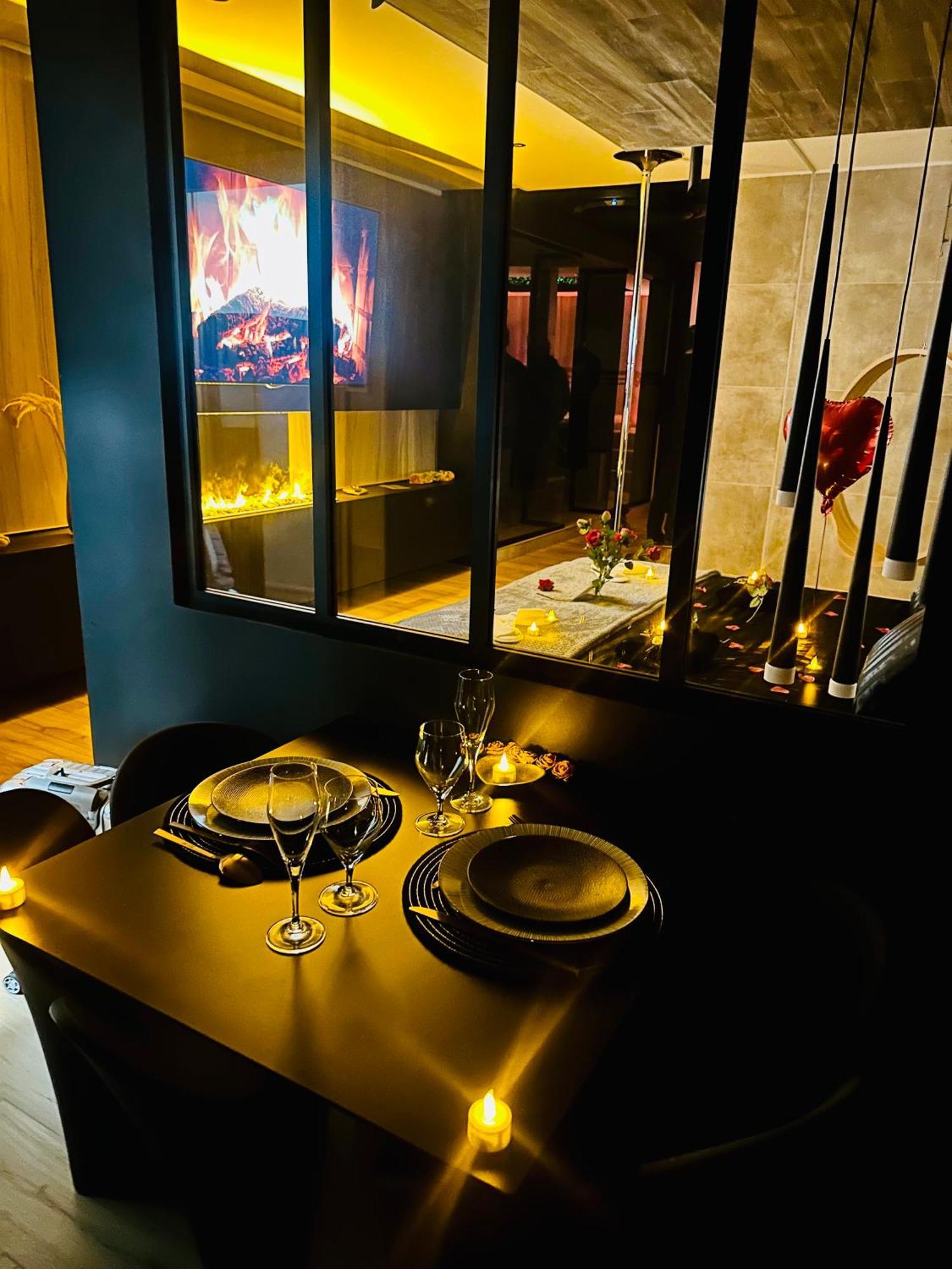 Les Secrets Rooms - Bonneval - Love Room - Spa Et Hammam Privatif Luaran gambar
